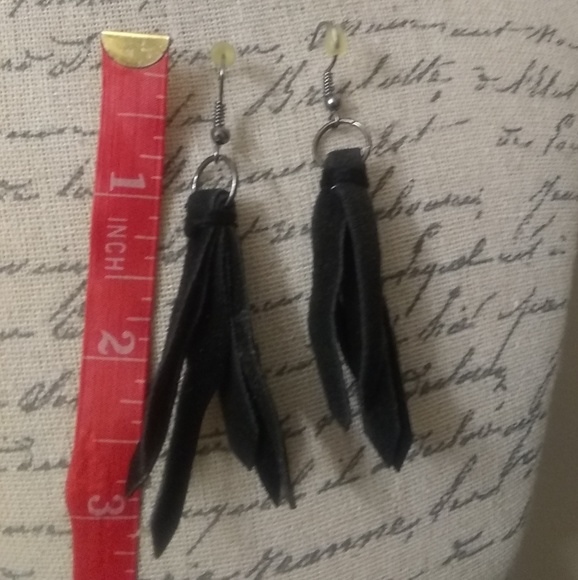 Essential oil diffuser black tassel hook earrings - Picture 2 of 3